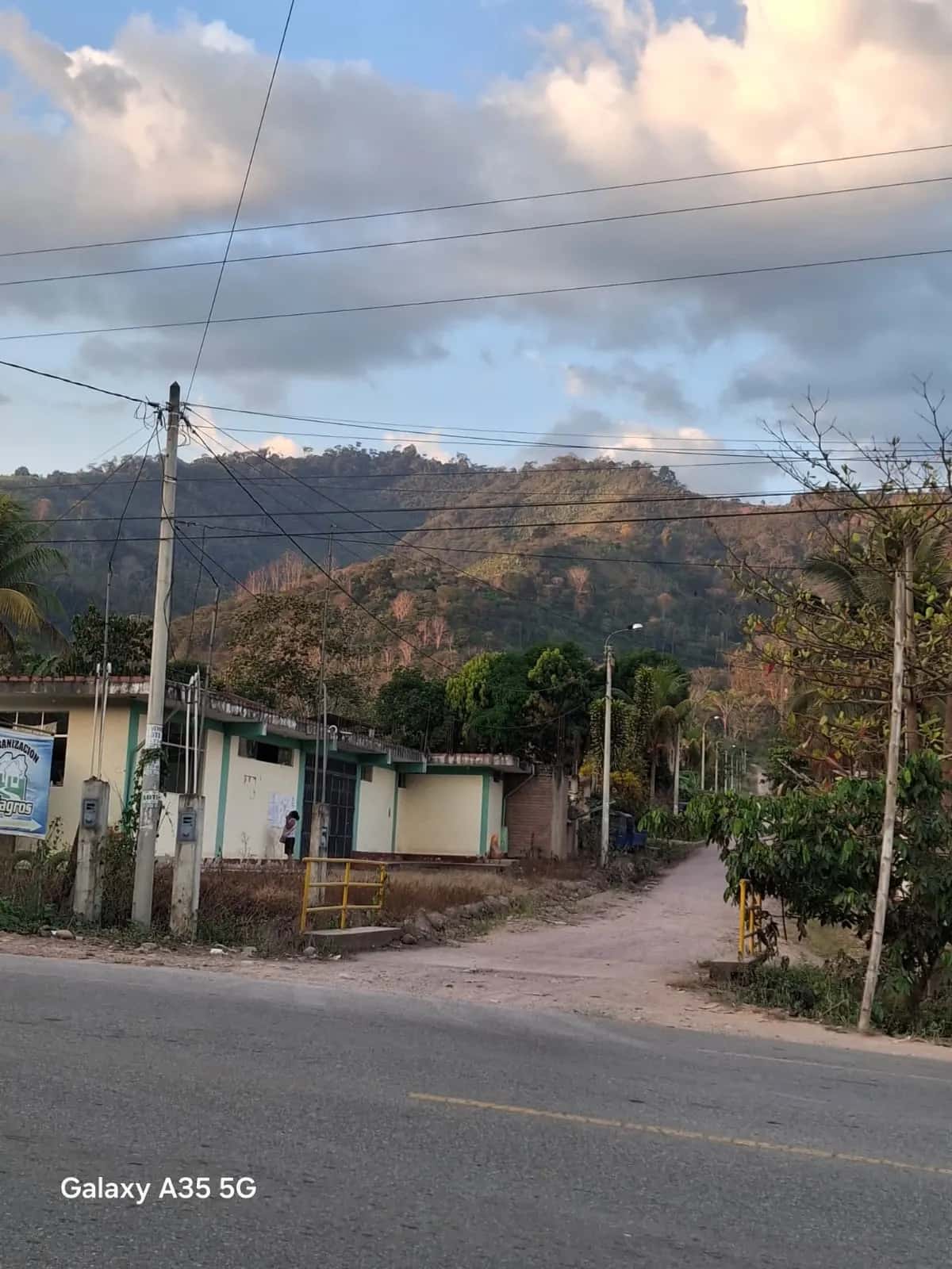 POR MOTIVOS DE SALUD SE VENDE LOTE DE 200 M2 miniatura 4