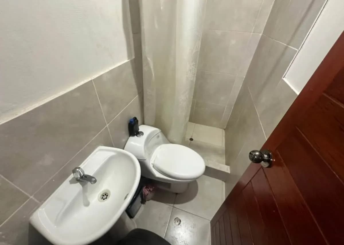 Edificio de 4 pisos con departamentos miniatura 9