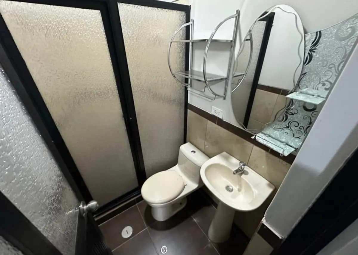 Edificio de 4 pisos con departamentos miniatura 8