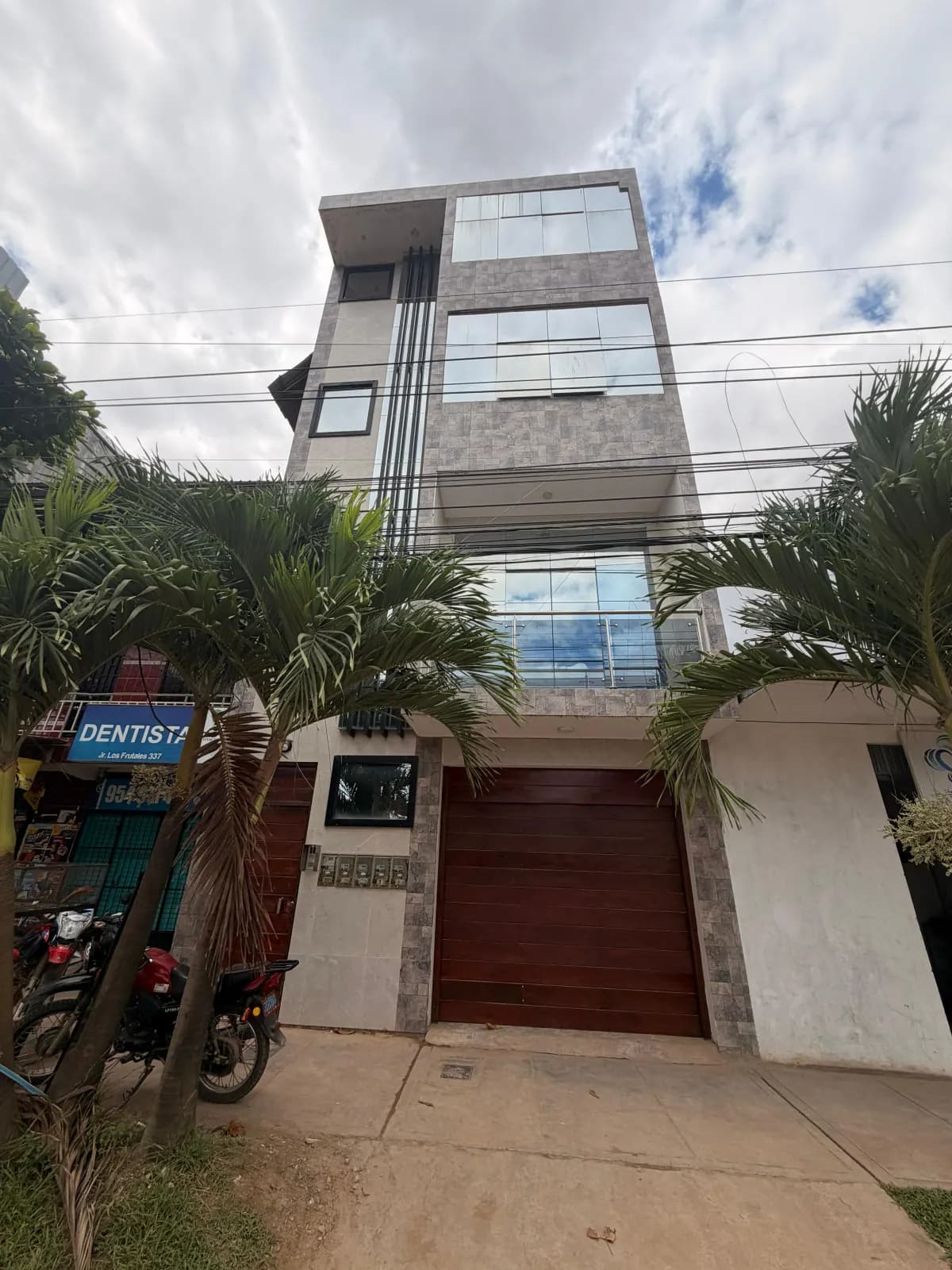 Edificio de 4 pisos con departamentos - foto 1