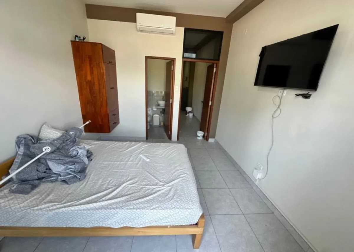 Edificio de 4 pisos con departamentos miniatura 6